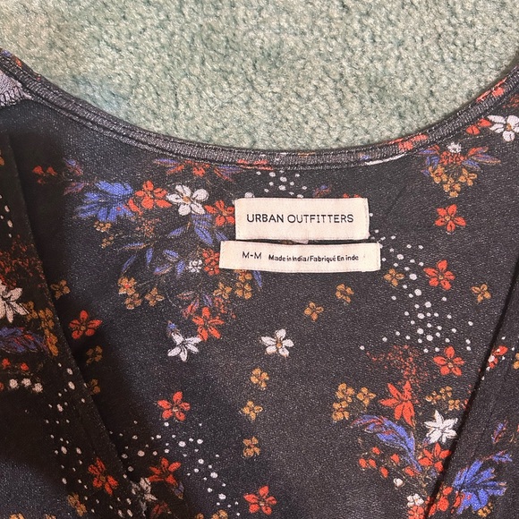 Urban Outfitters Smocked Crop Top - Picture 3 of 6